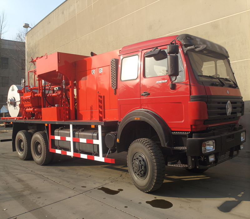 well flushing and paraffin removal truck for oil production support